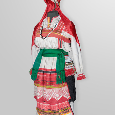 Festive costume of an Erzya girl