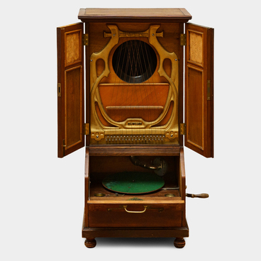 Portable gramophone (upright case)