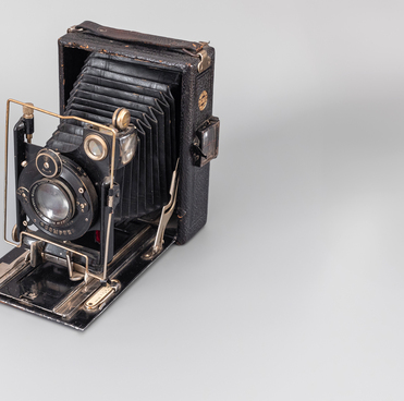 Folding camera with bellows