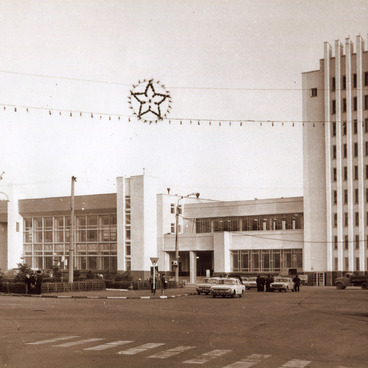 Здание железнодорожного вокзала 1982 года