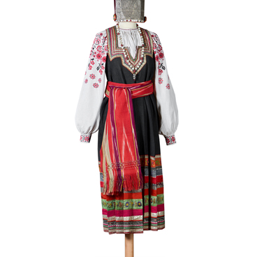 Festive women’s costume of Grayvoronsky district