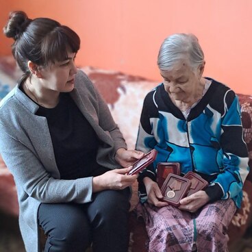 В медалях память передаю...