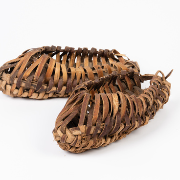 Bast shoes